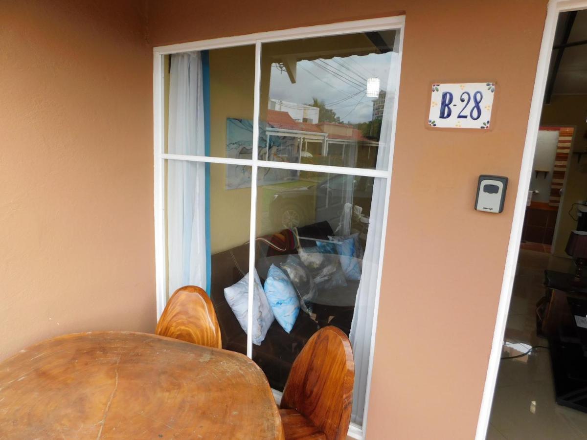 Condo Villa B27 Sleeps Five People - B28 Sleeps Six People - Price Includes Housekeeping Fees Not Taxes - Very Close To The Pool And Beach! Jaco Ngoại thất bức ảnh